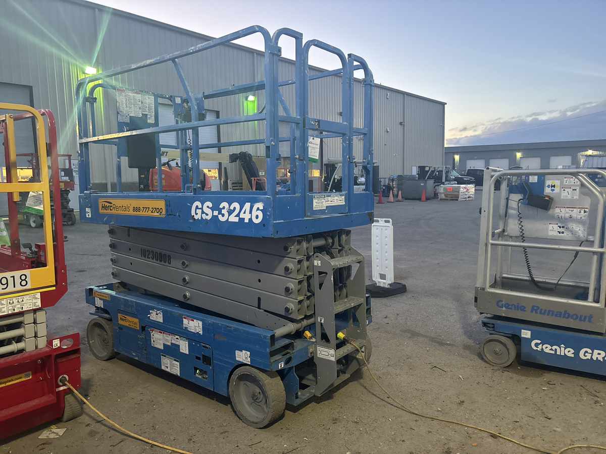 2017 Genie GS-3246-4