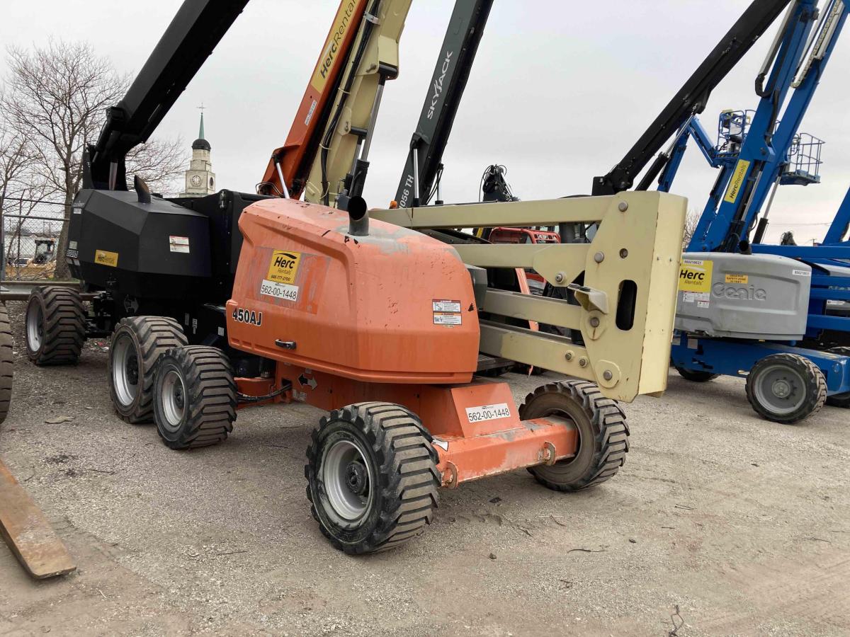 2017 JLG 450AJ