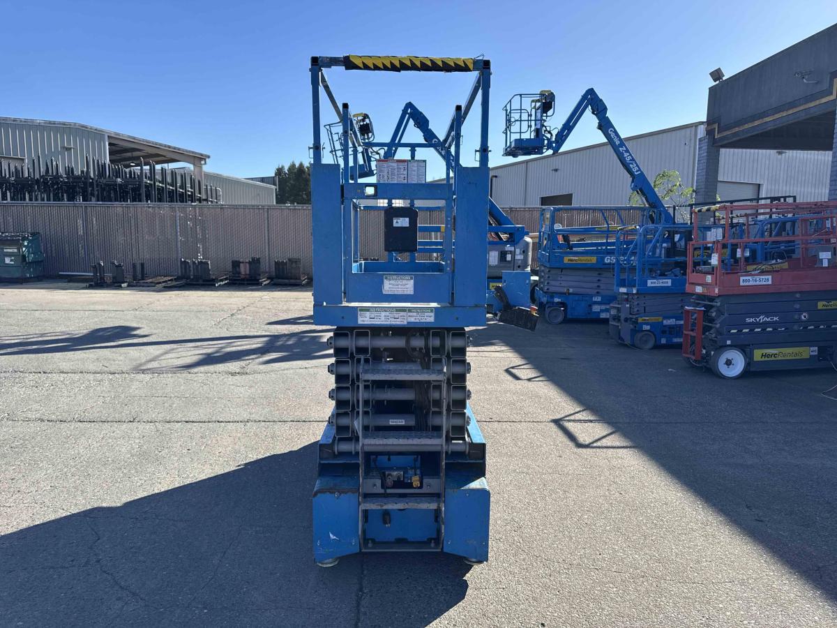 2017 Genie GS-3232