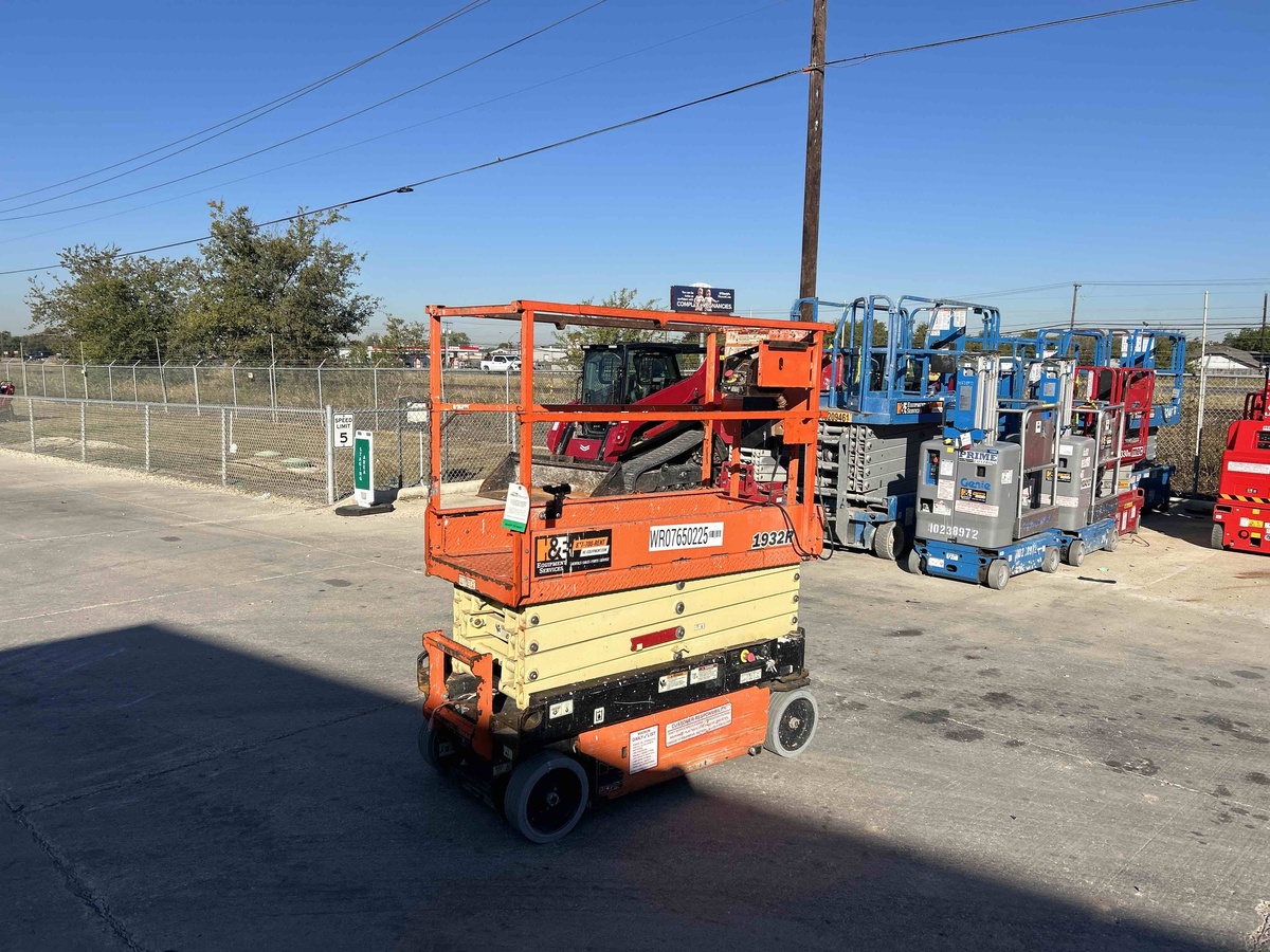2018 JLG 1932R-2