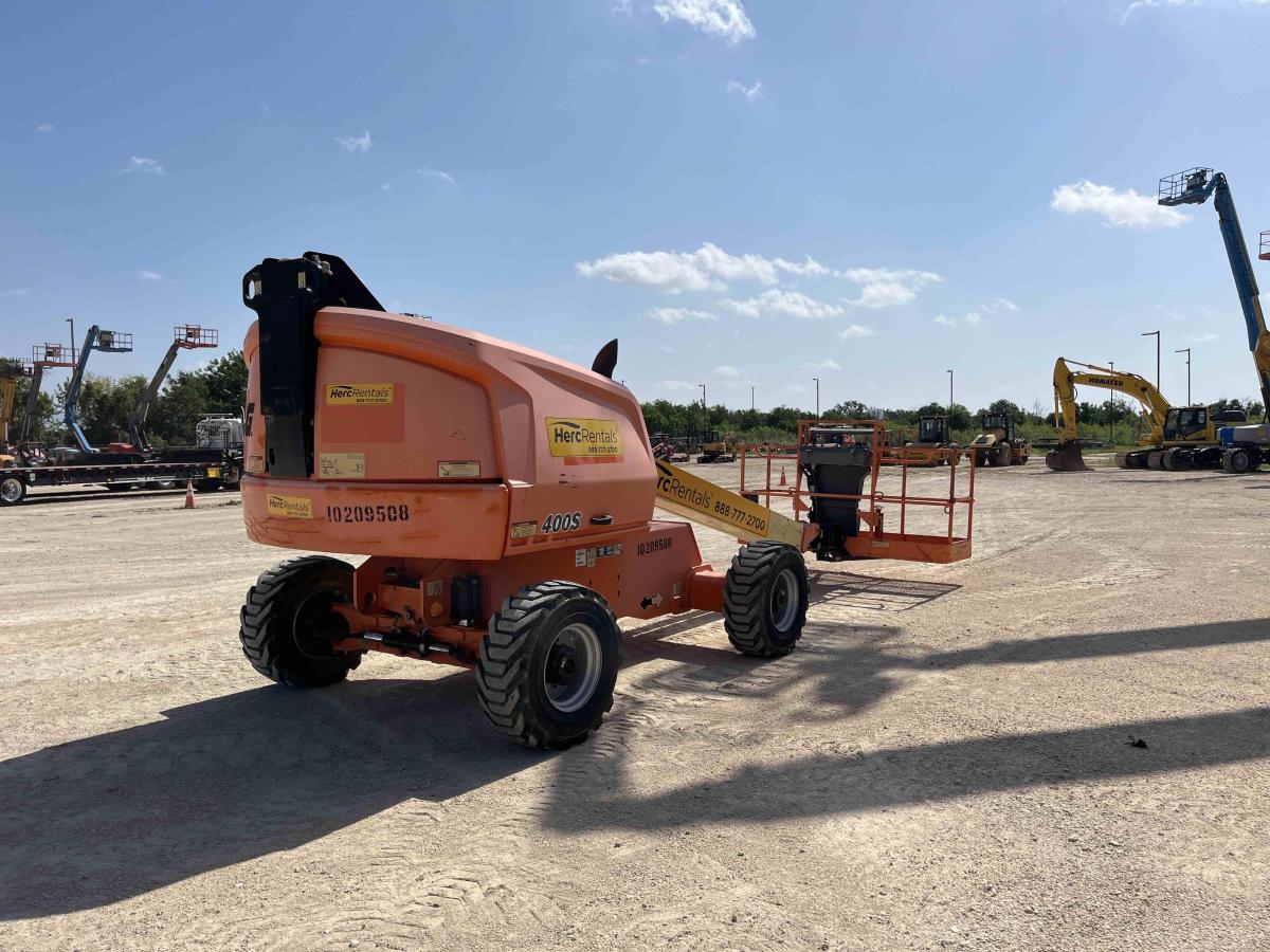 2017 JLG 400S-4