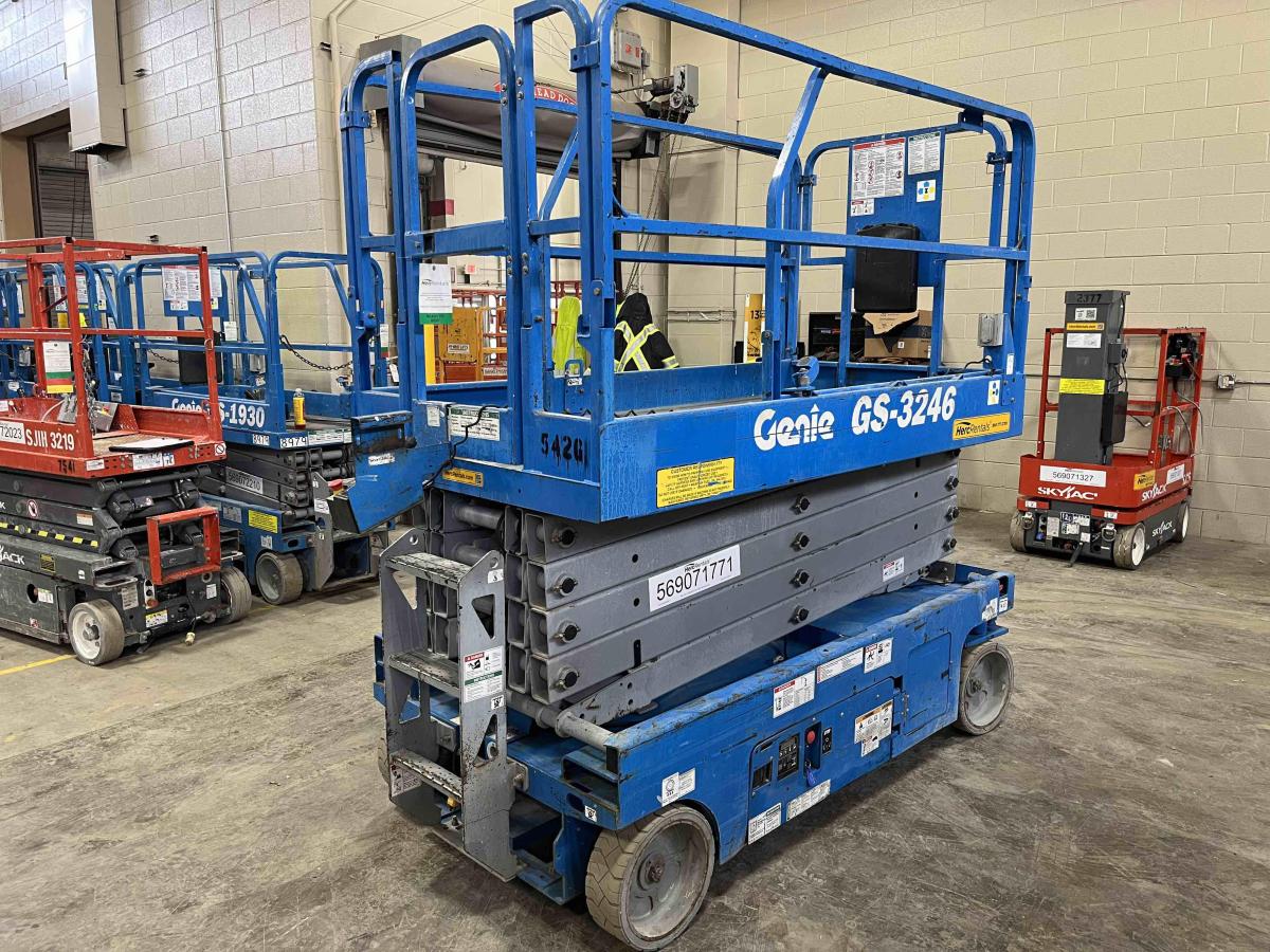 2013 Genie GS-3246