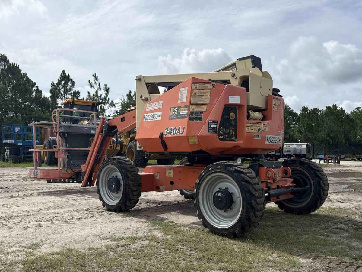 2017 JLG 340AJ-10