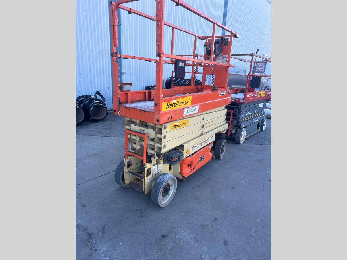 2017 JLG 2632ES