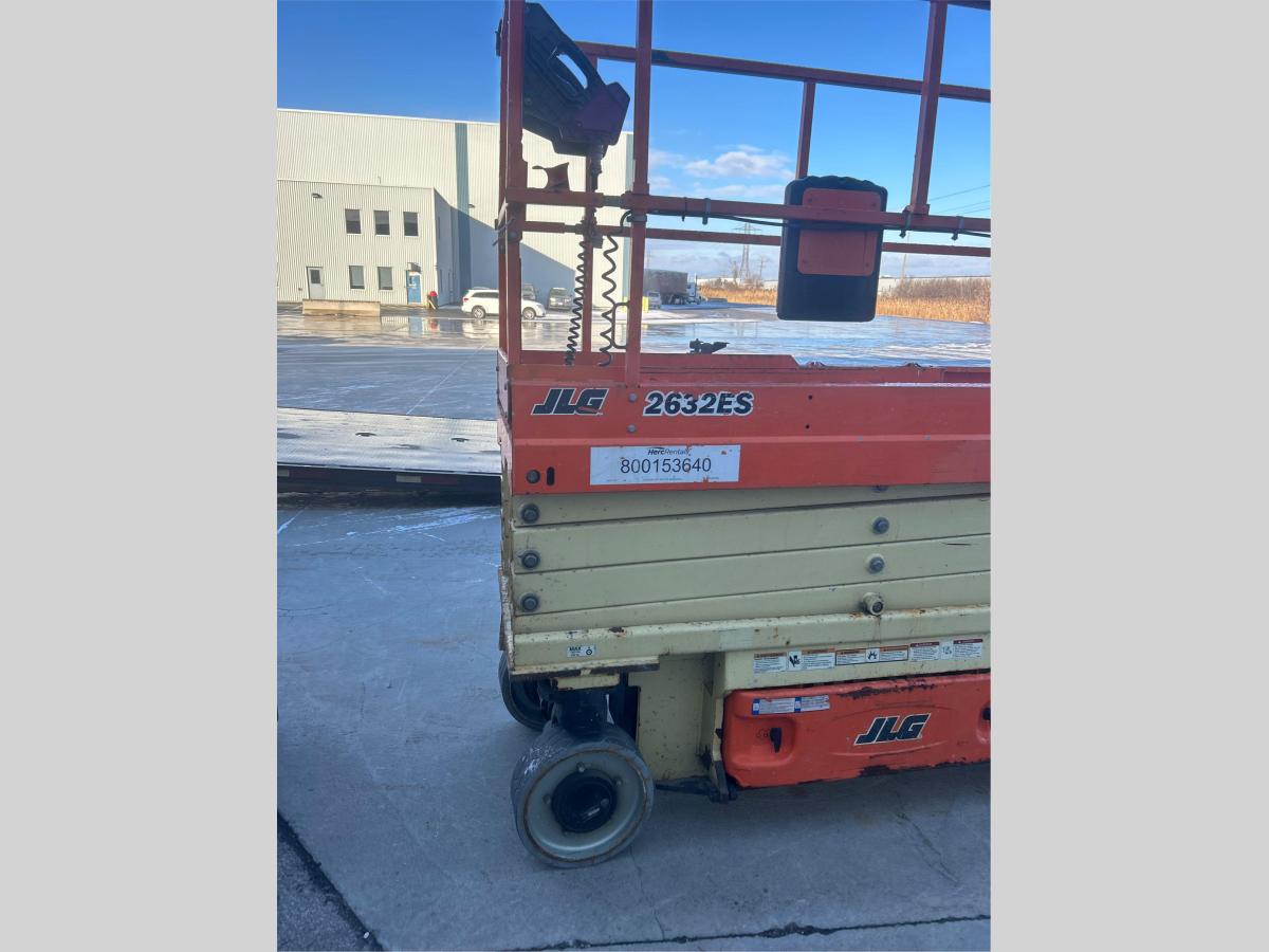 2017 JLG 2632ES