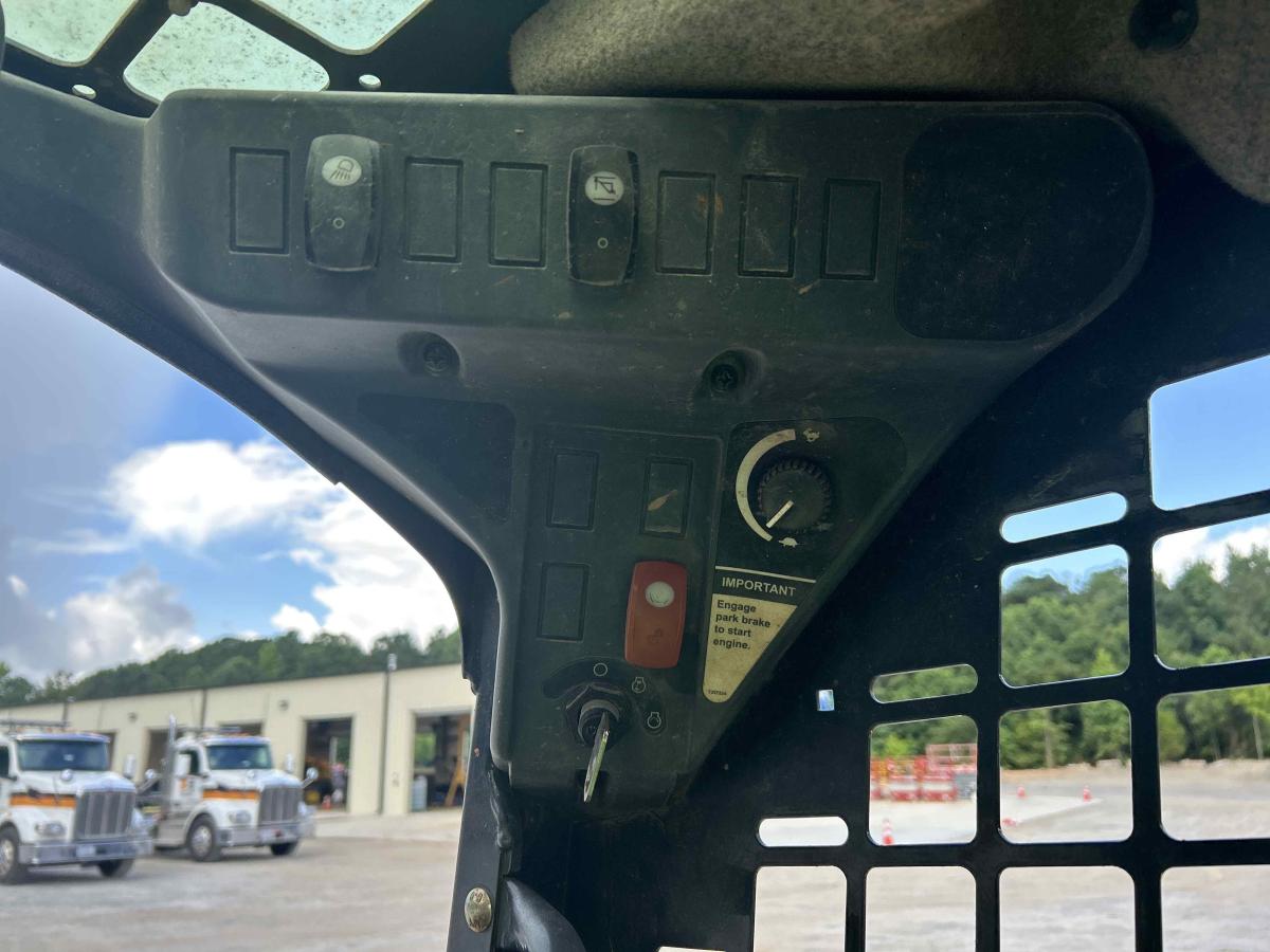 2021 John Deere 317G-10