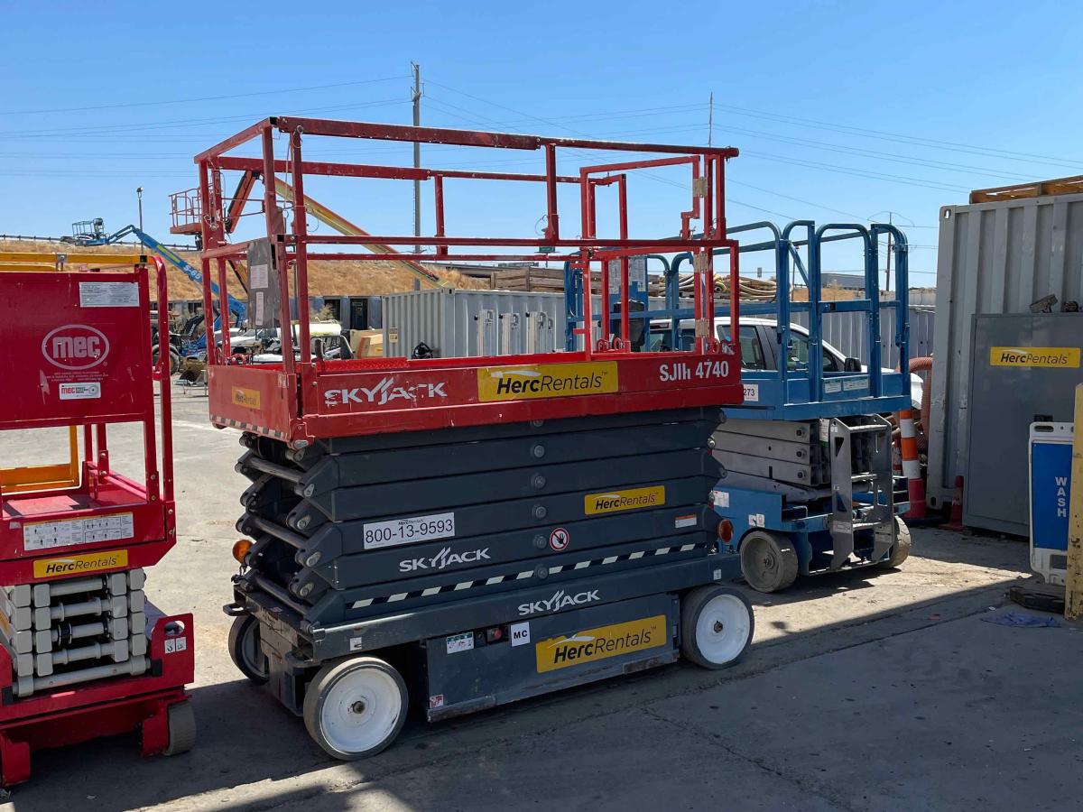 2017 Skyjack SJ4740