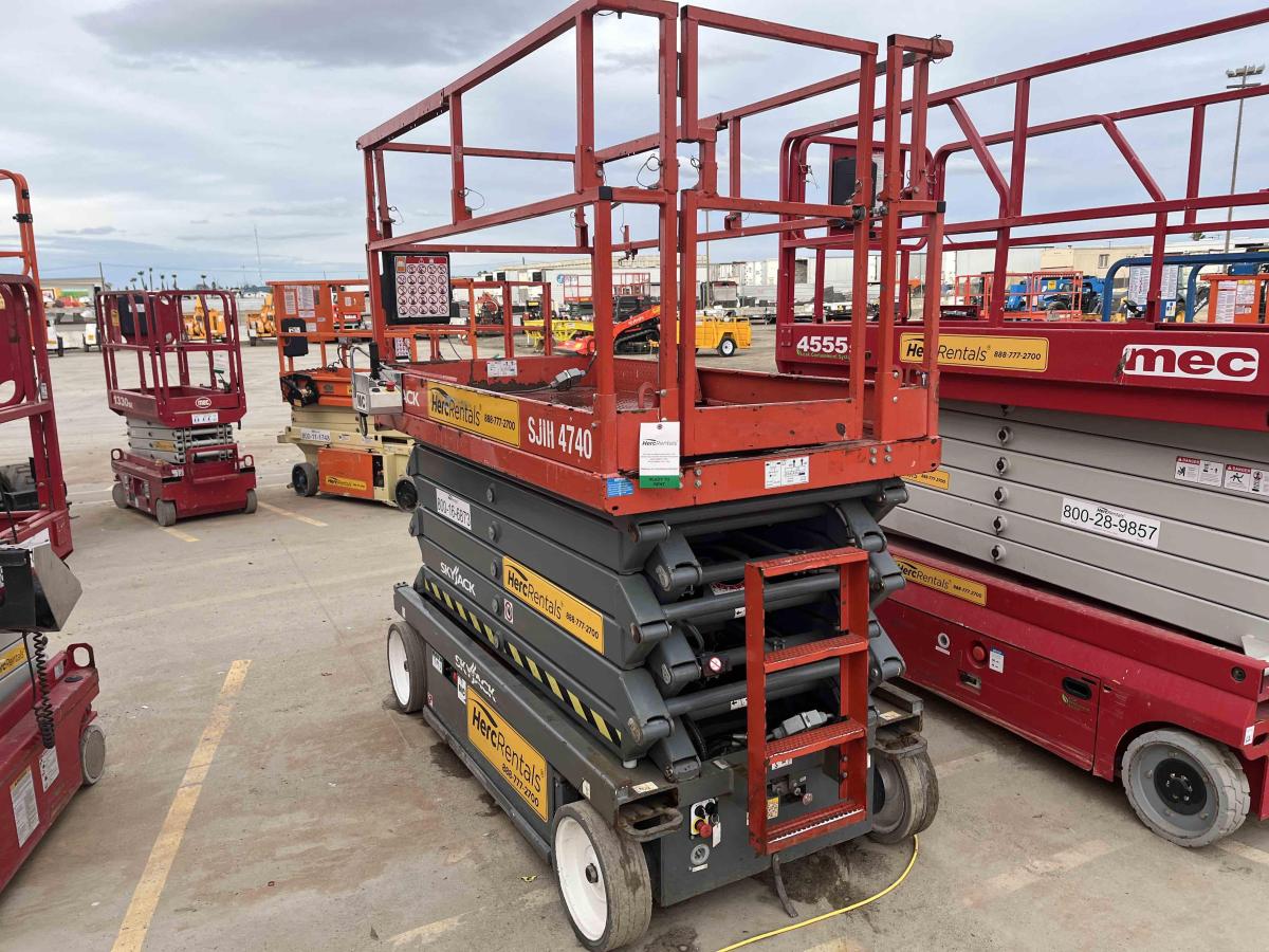 2017 Skyjack SJ4740
