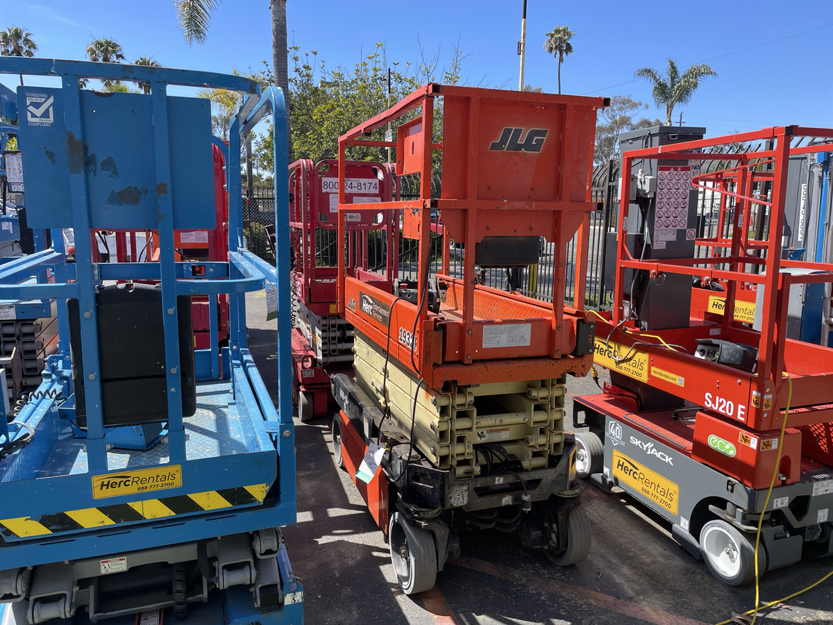 2017 JLG 1932R-6