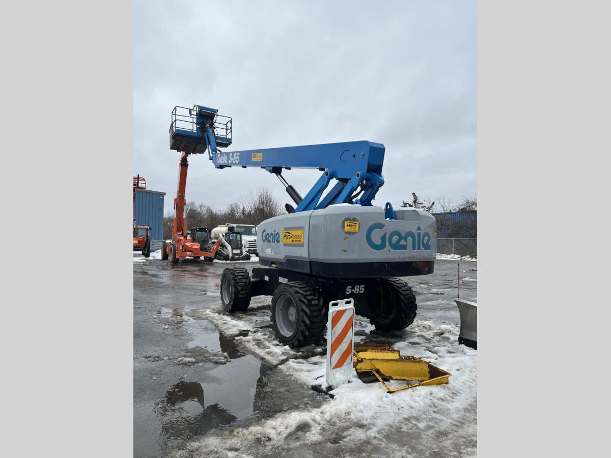 2017 Genie S-85