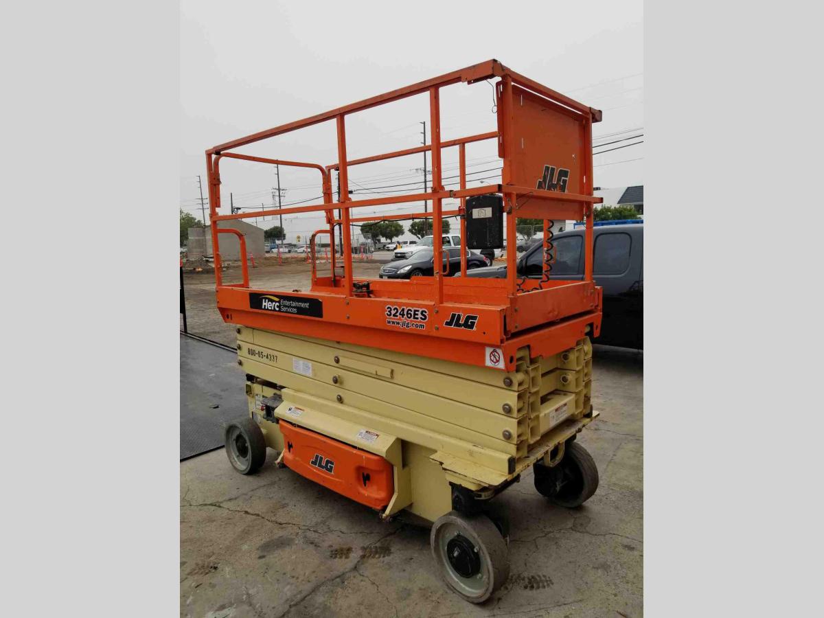 2015 JLG 3246ES