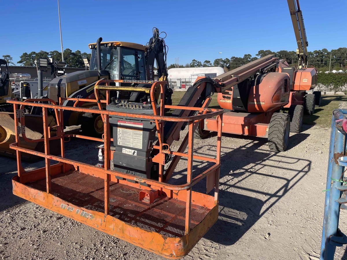 2017 JLG 600AJ