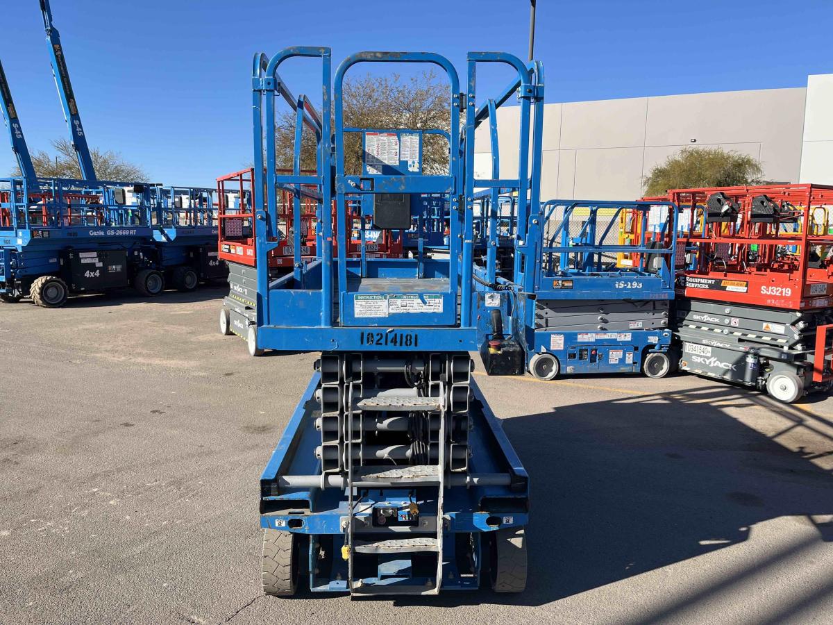 2017 Genie GS-3246
