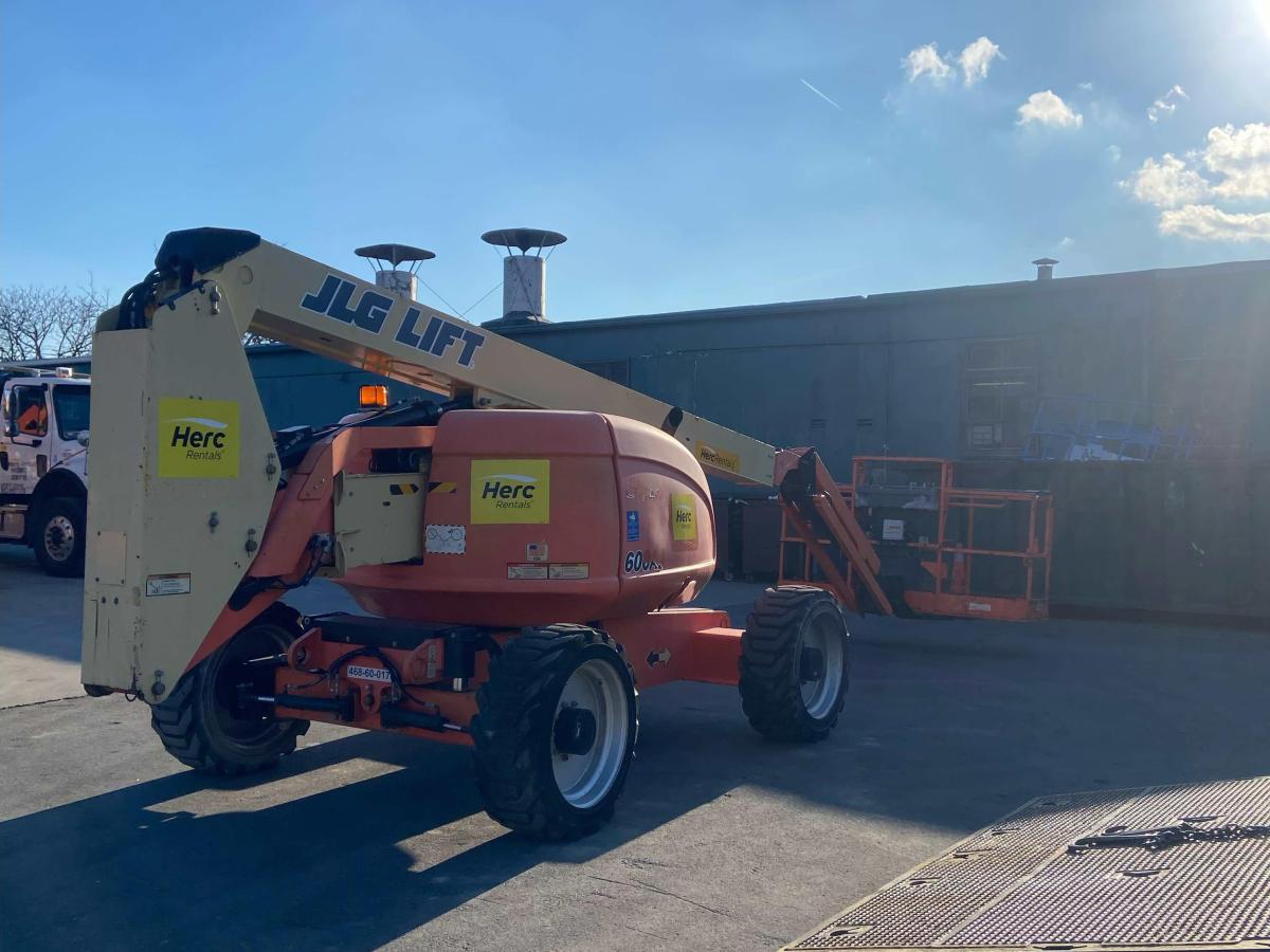 2013 JLG 600AJ