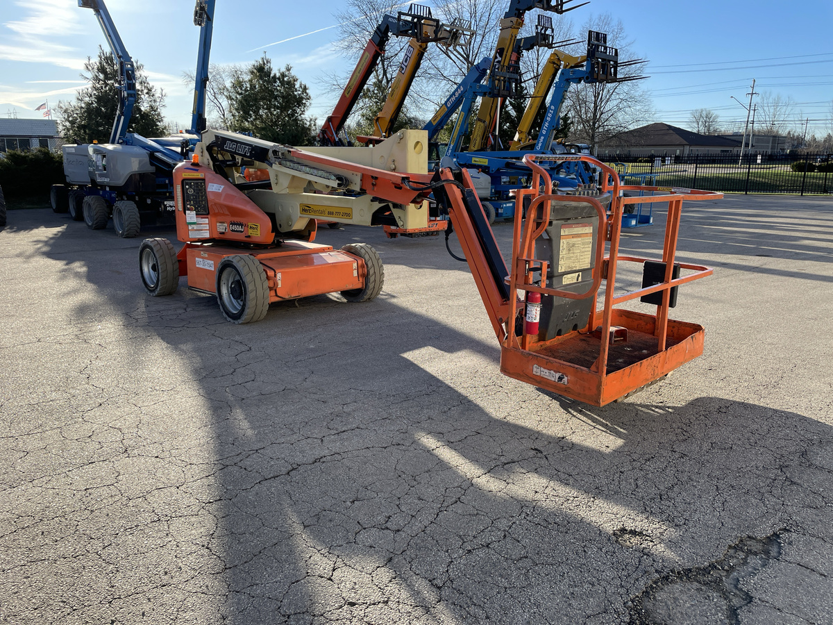 2015 JLG E450AJ-2