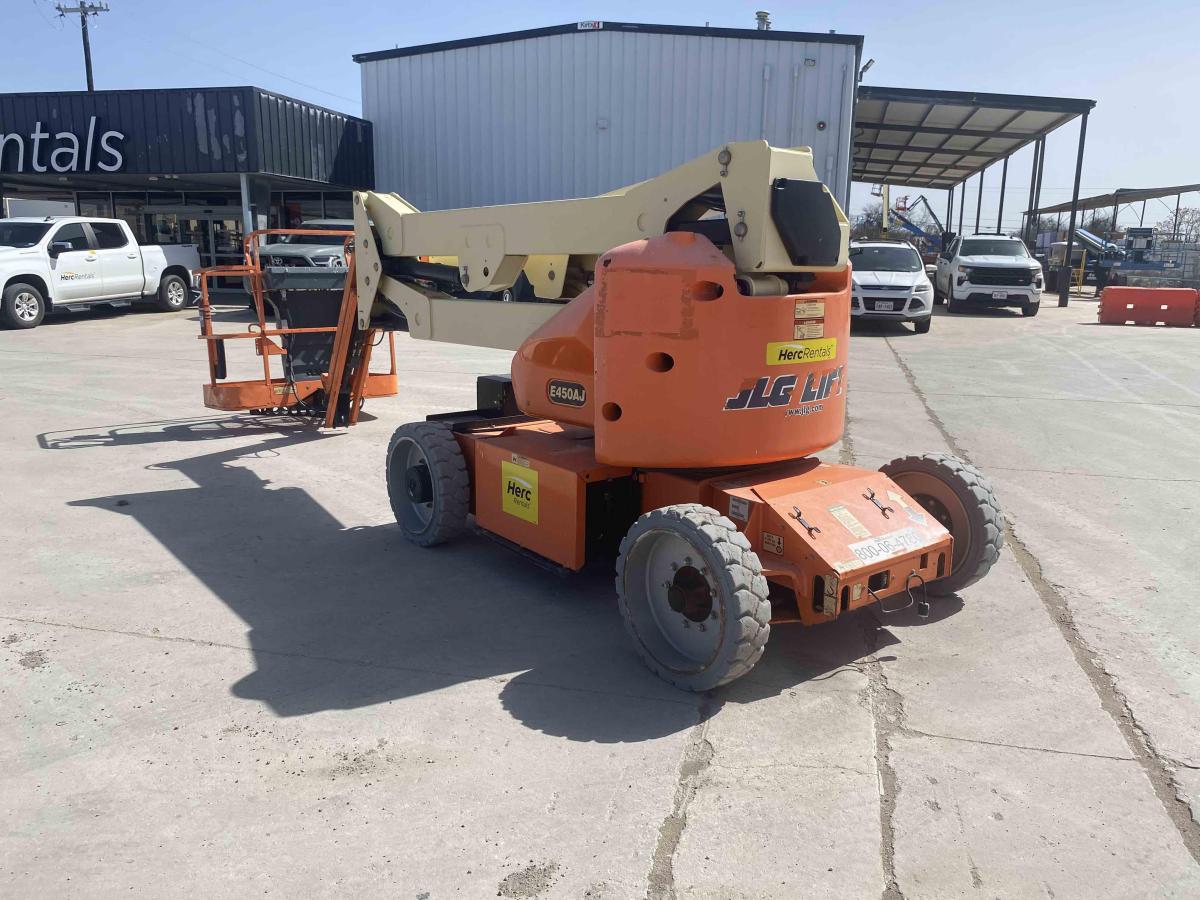 2015 JLG E450AJ