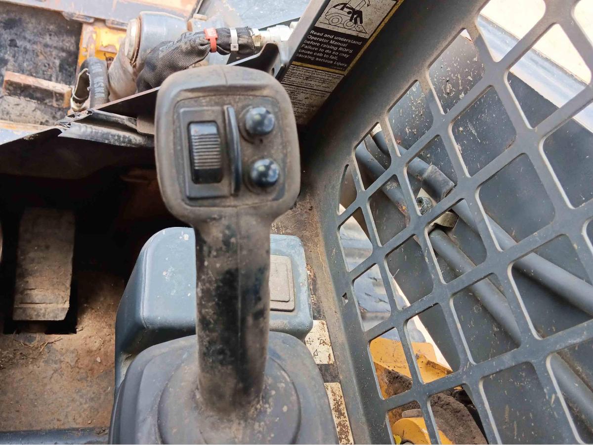 2021 John Deere 317G-10