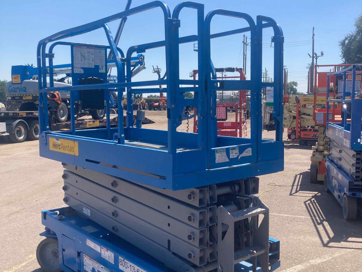 2016 Genie GS-3246