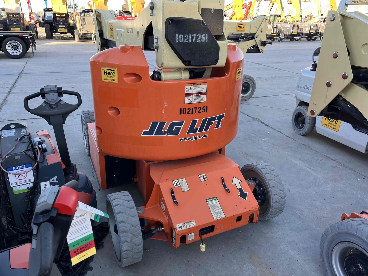 2017 JLG E400AJPN-5