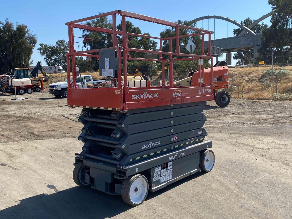 2017 Skyjack SJ4740