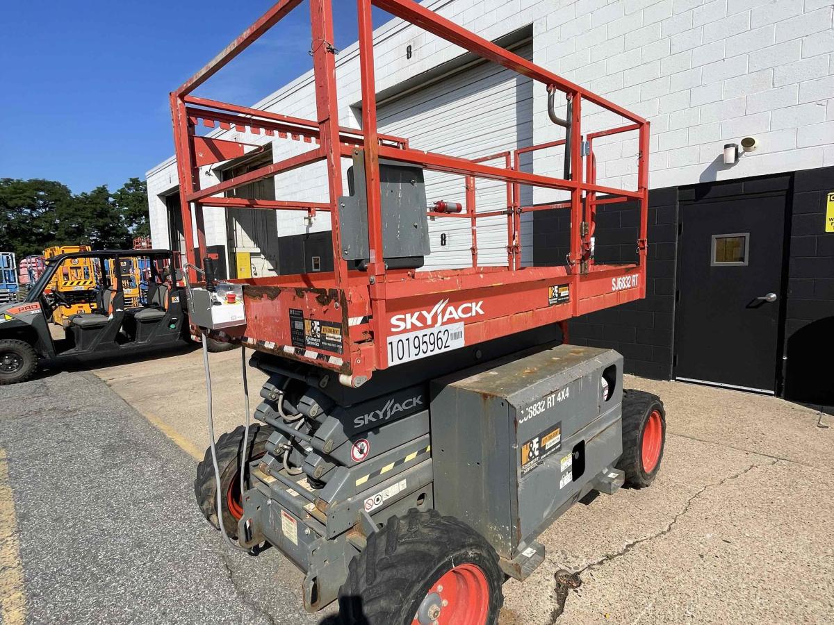 2016 Skyjack SJ-6832RT-1