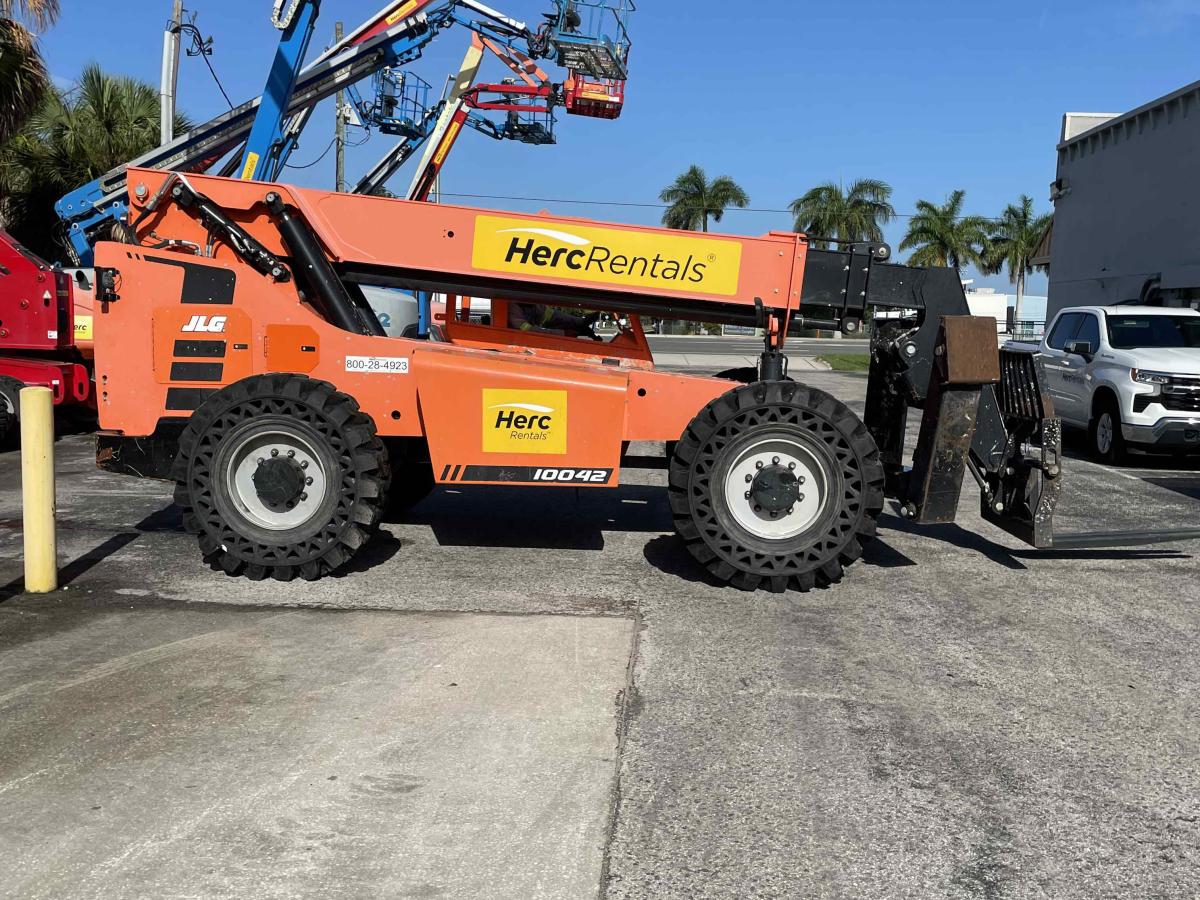 2020 SkyTrak 10042