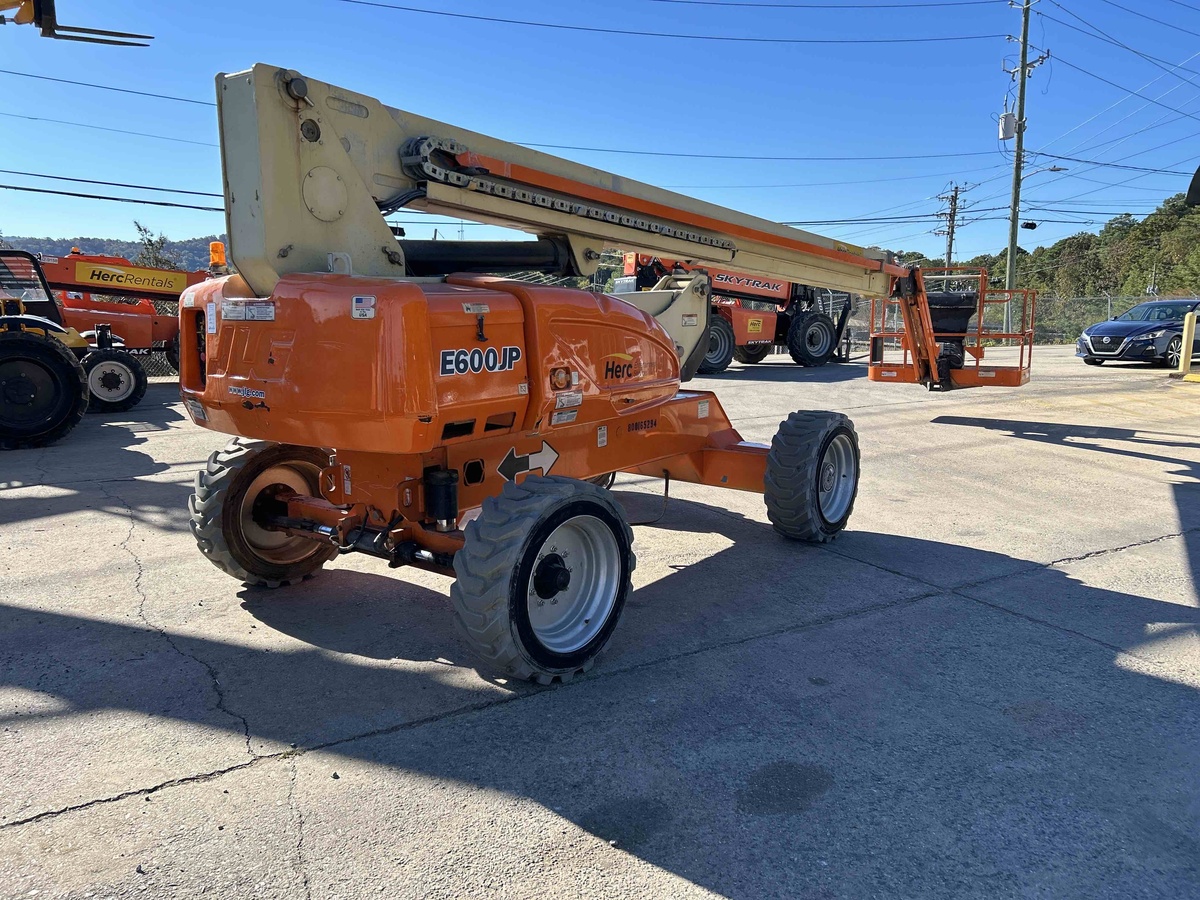 2017 JLG E600J