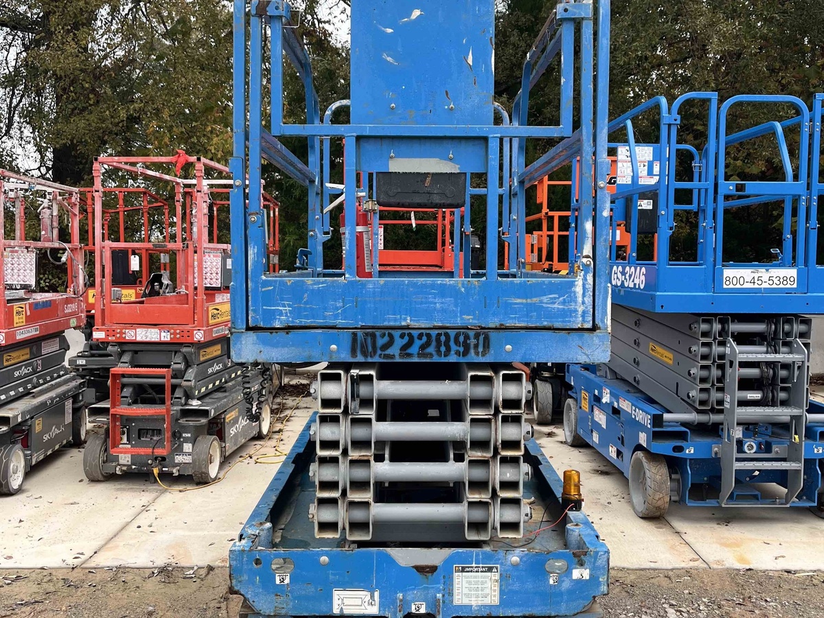 2017 Genie GS-3246-4