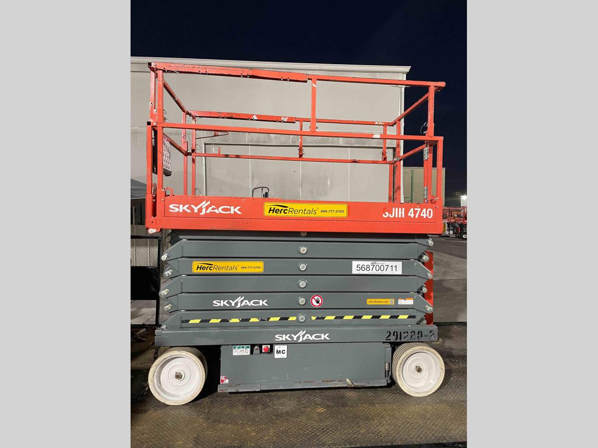 2017 Skyjack SJ4740