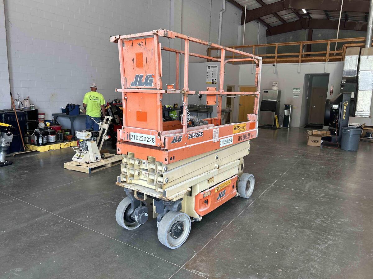 2017 JLG 2032ES