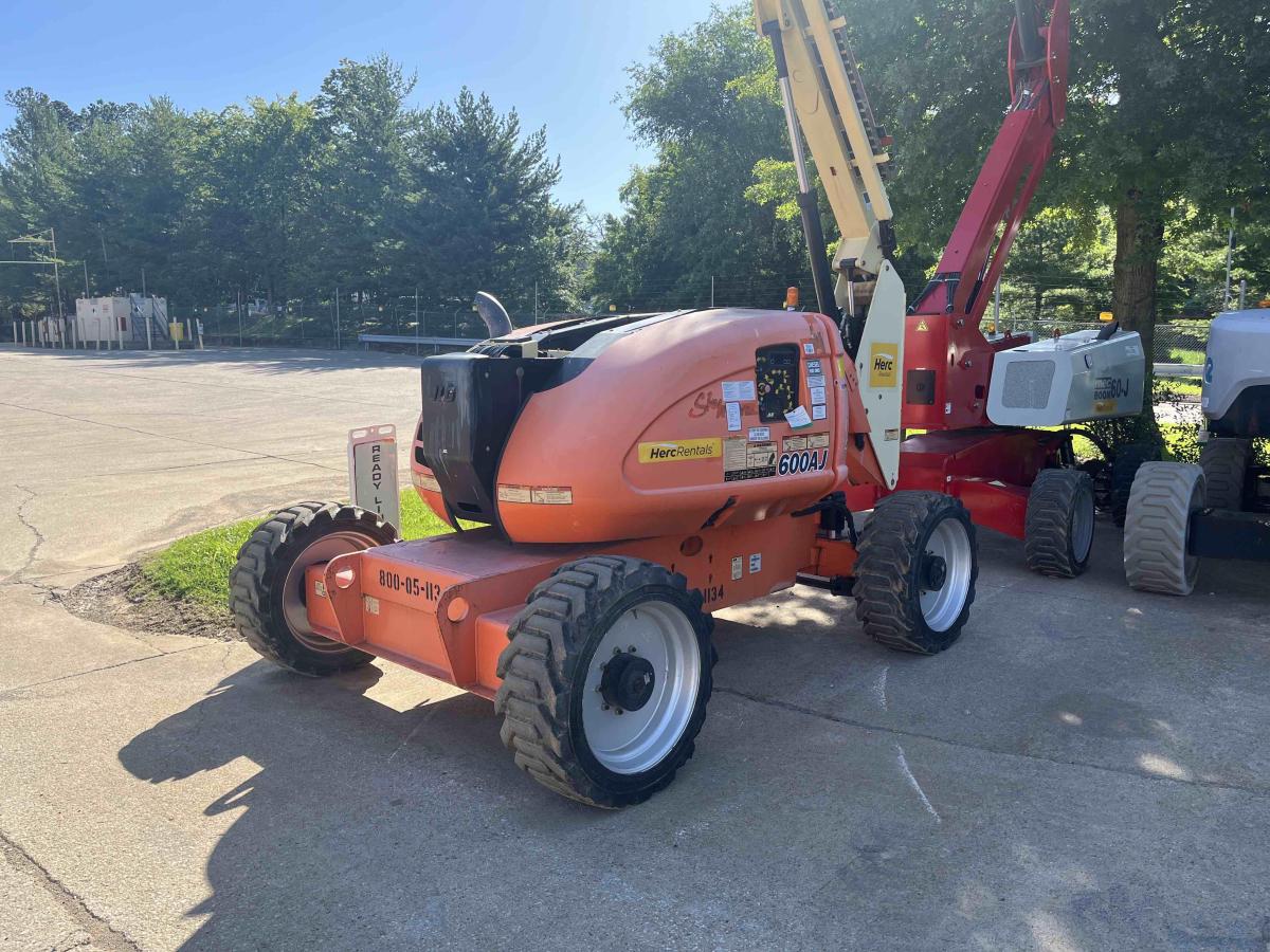 2015 JLG 600AJ