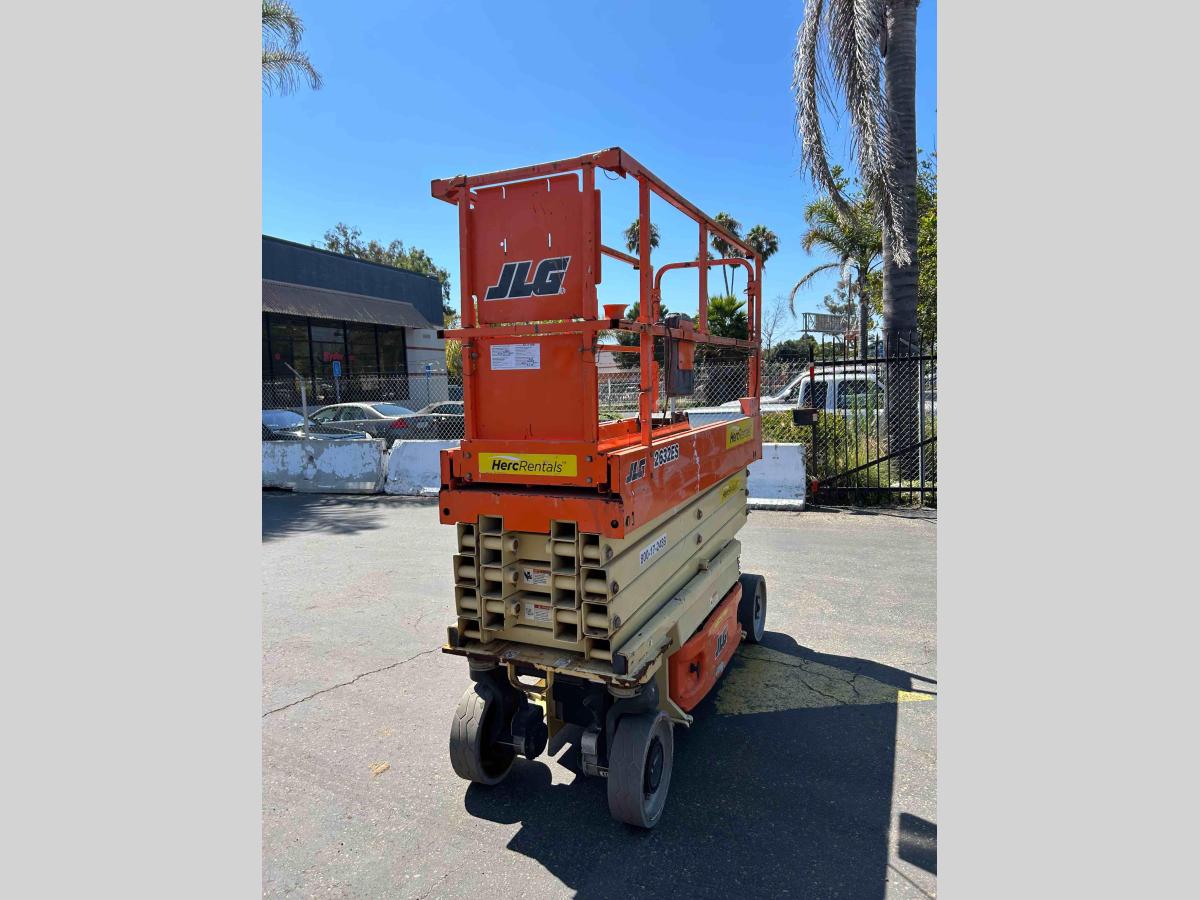 2017 JLG 2632ES