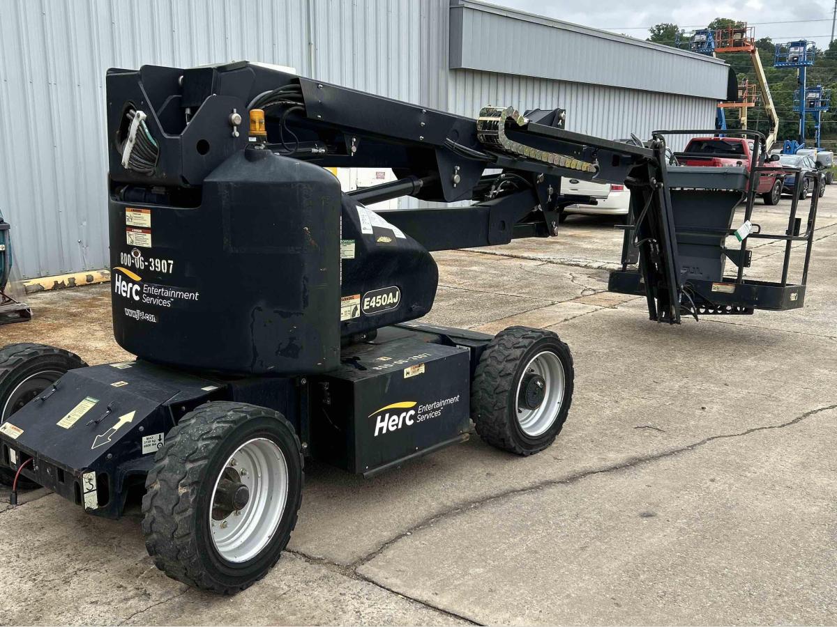 2015 JLG E450AJ