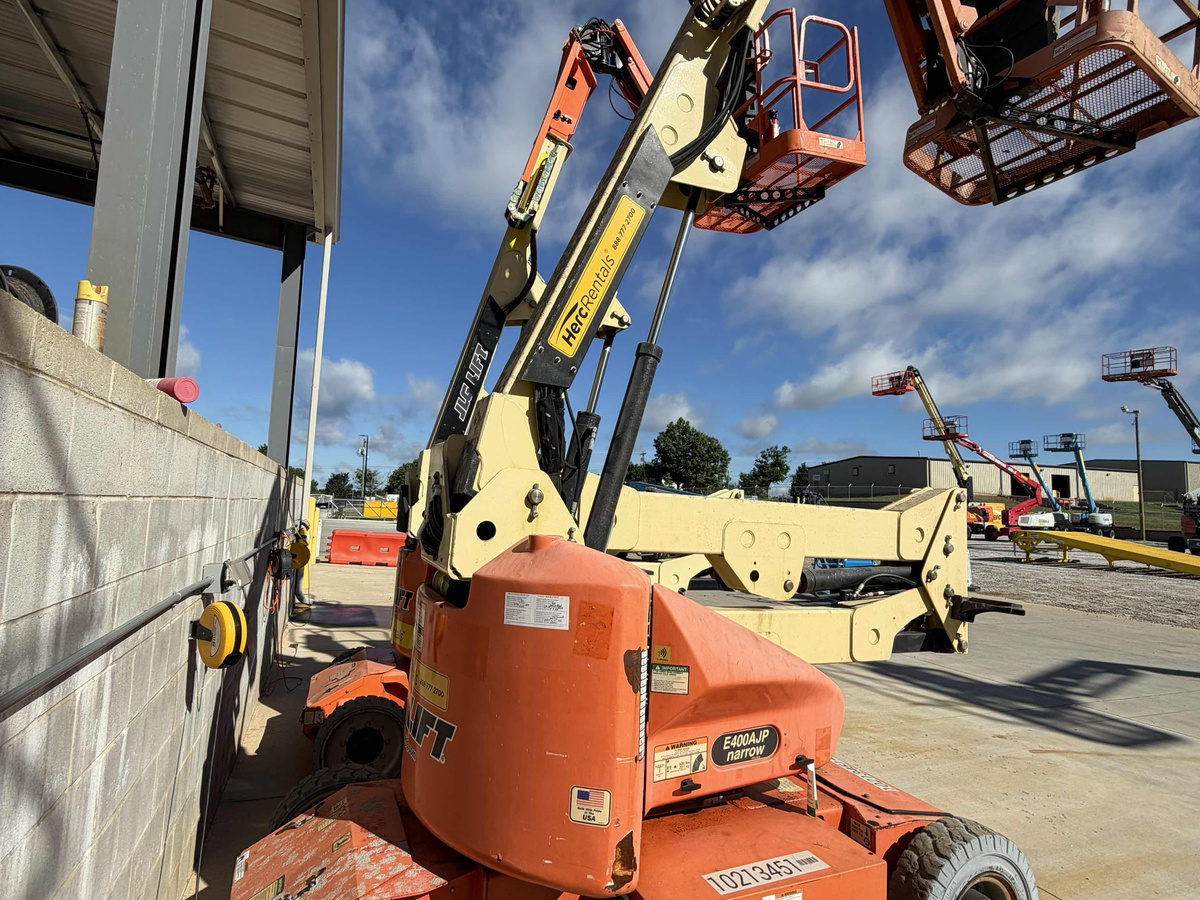 2017 JLG E400AJPN-4