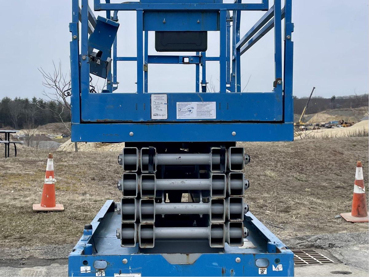 2017 Genie GS-3246
