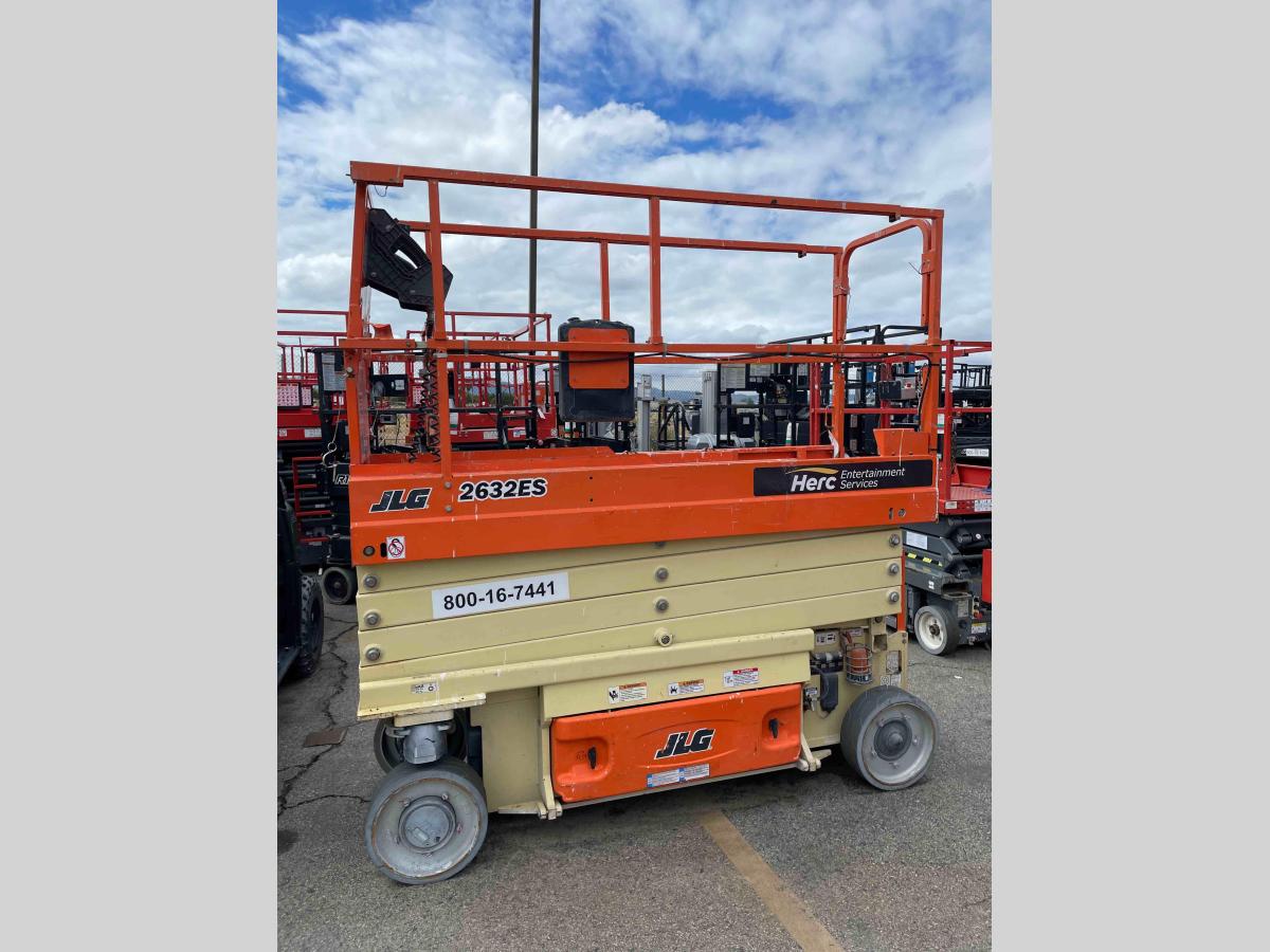 2017 JLG 2632ES