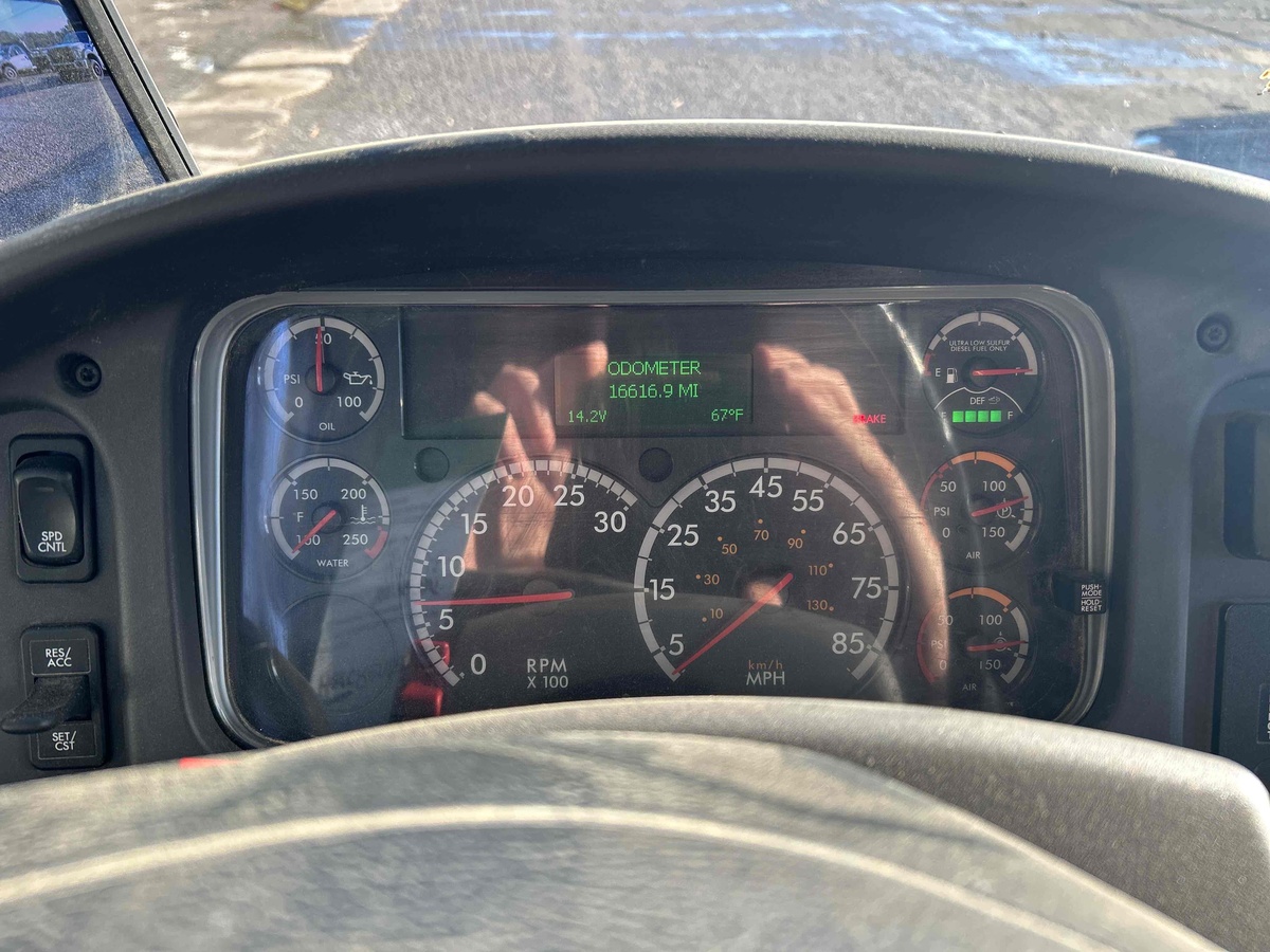 2019 Freightliner M2106-2