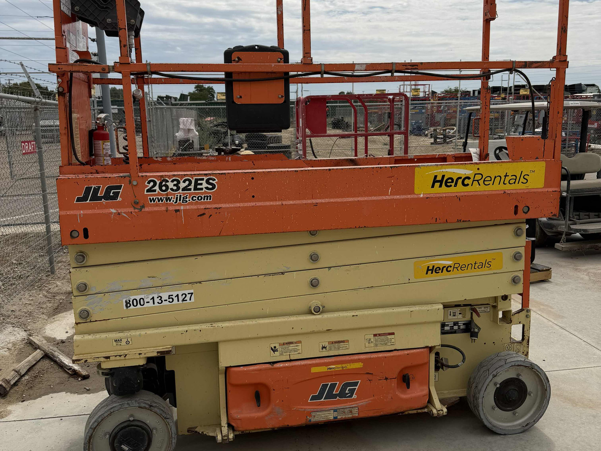 2017 JLG 2632ES-7