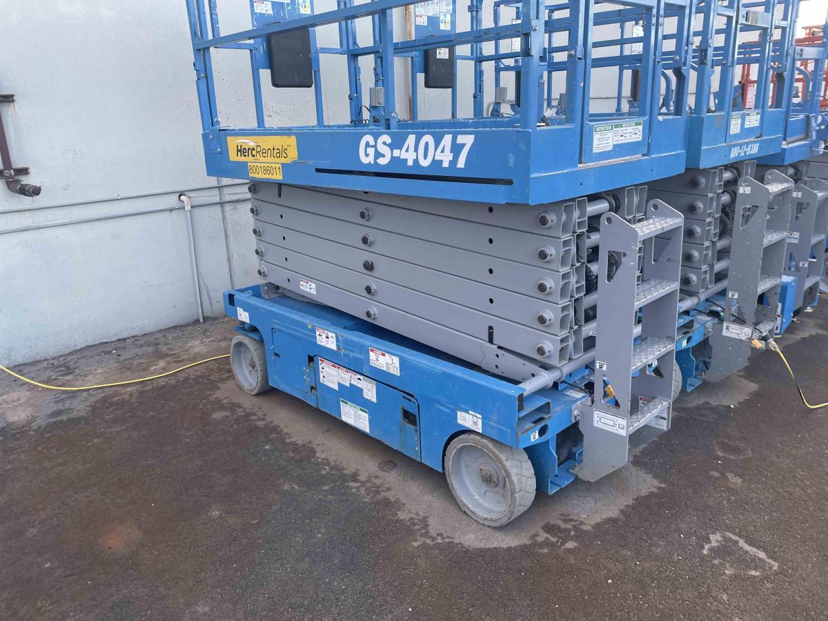 2017 Genie GS-4047