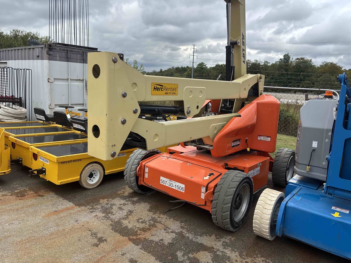 2018 JLG E450AJ-2