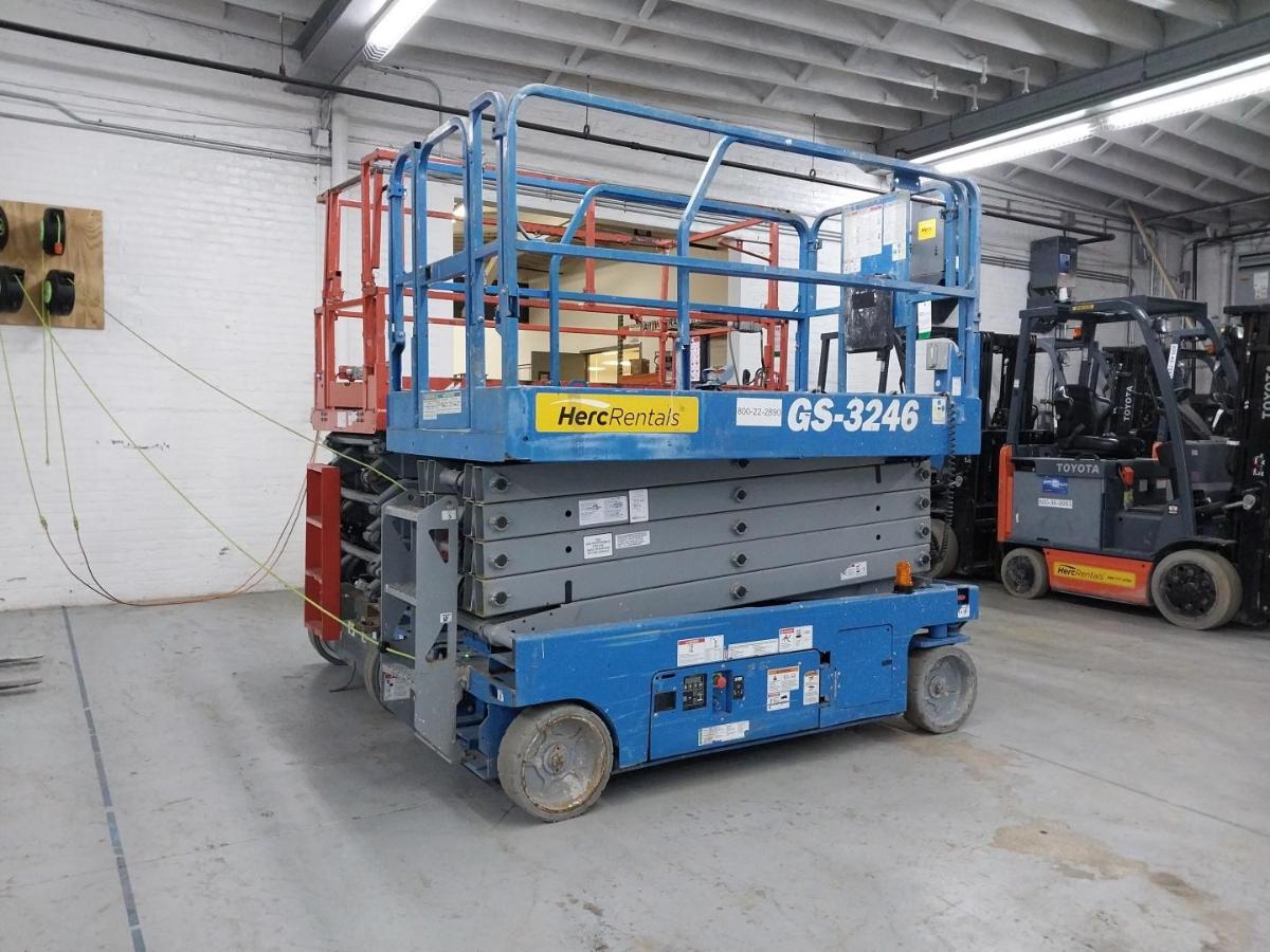 2018 Genie GS-3246