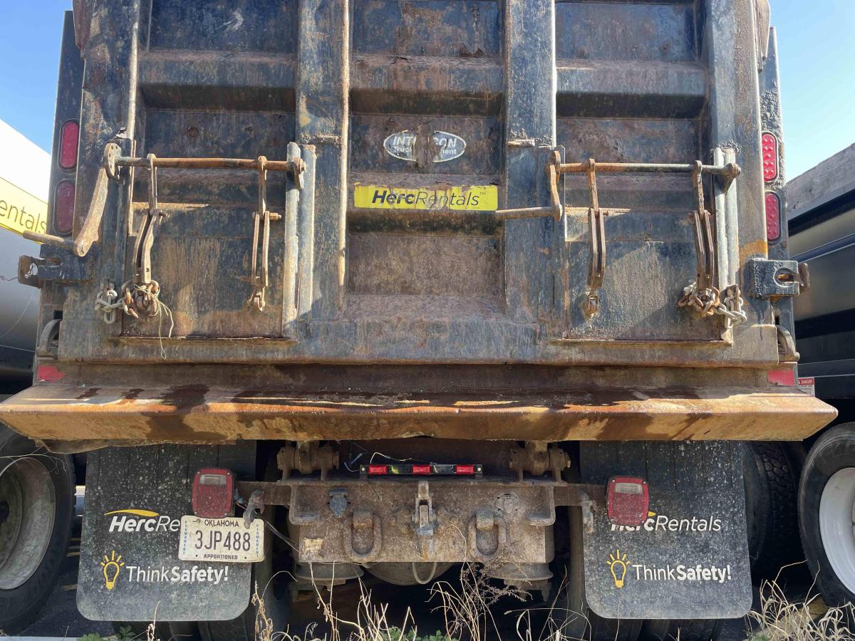 2016 Freightliner M2106