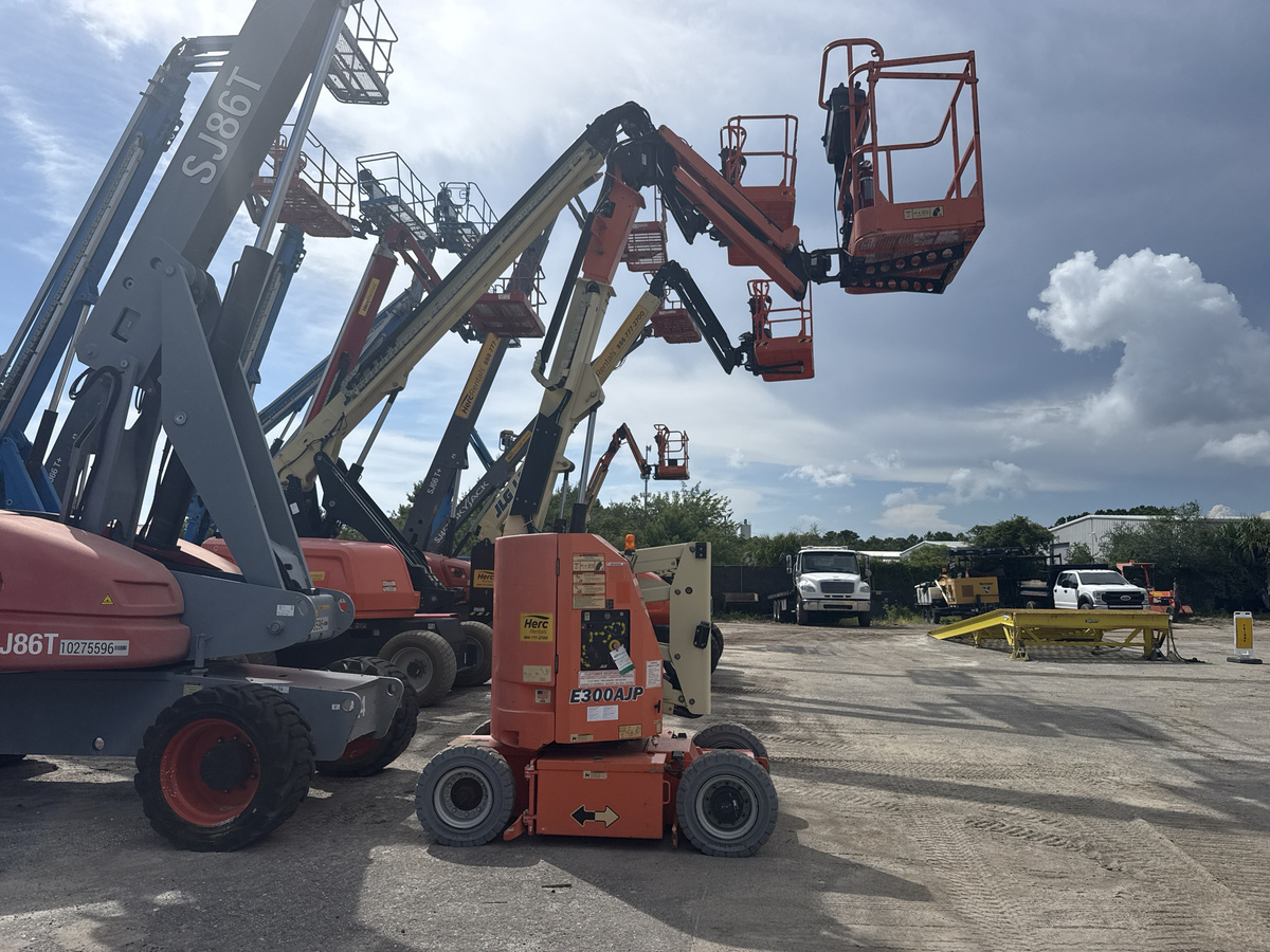 2016 JLG E300AJP-6