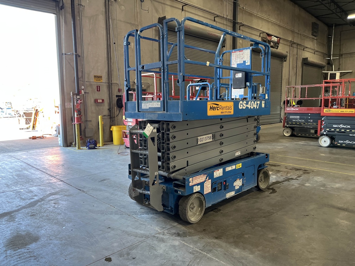 2017 Genie GS-4047