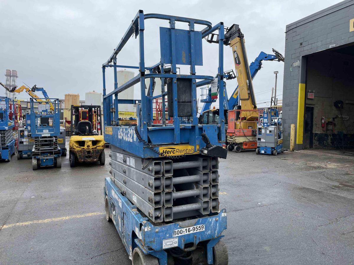 2017 Genie GS-3232