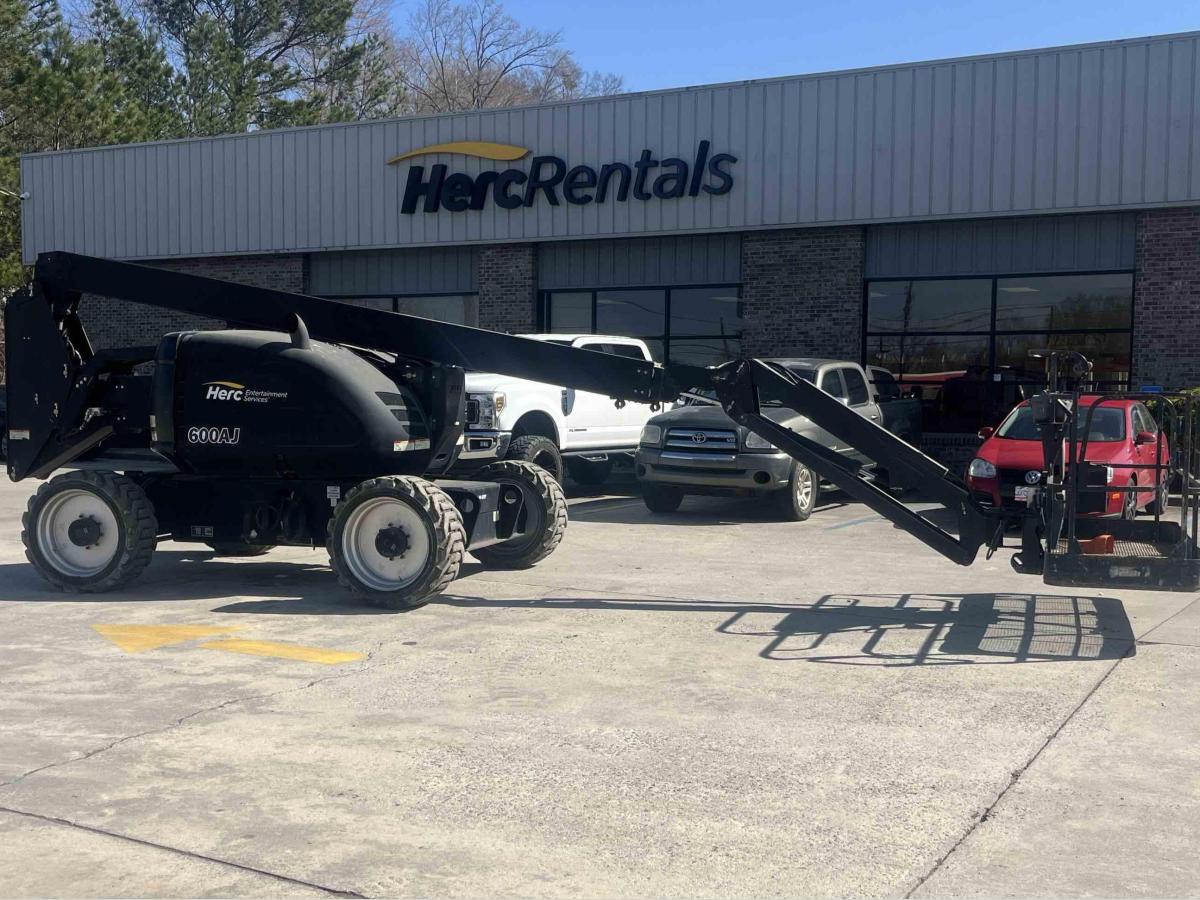 2017 JLG 600AJ