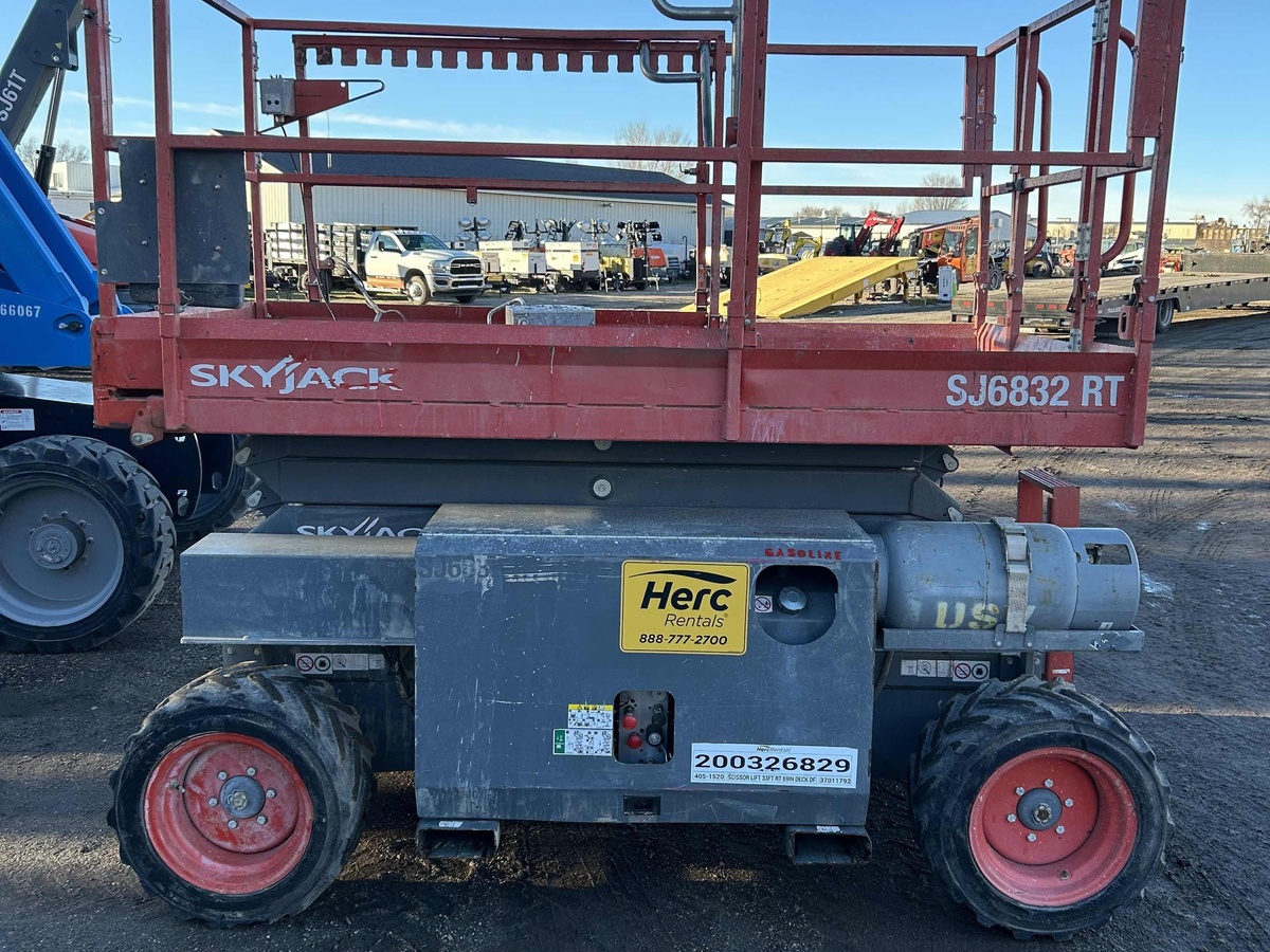 2018 Skyjack SJ-6832RT
