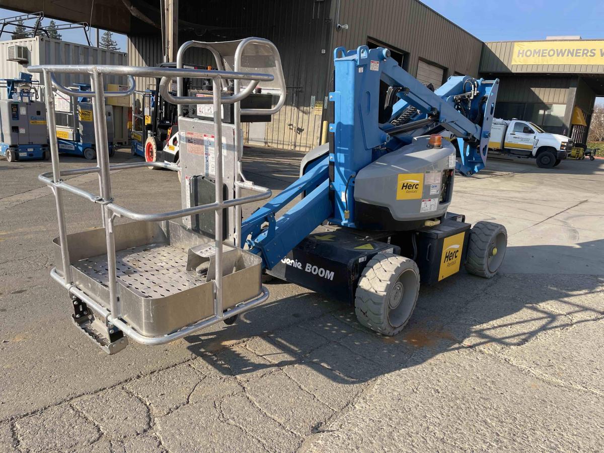 2017 Genie Z-33/18