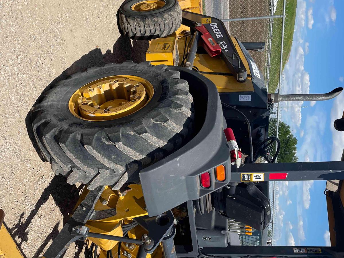 2016 John Deere 210LEP