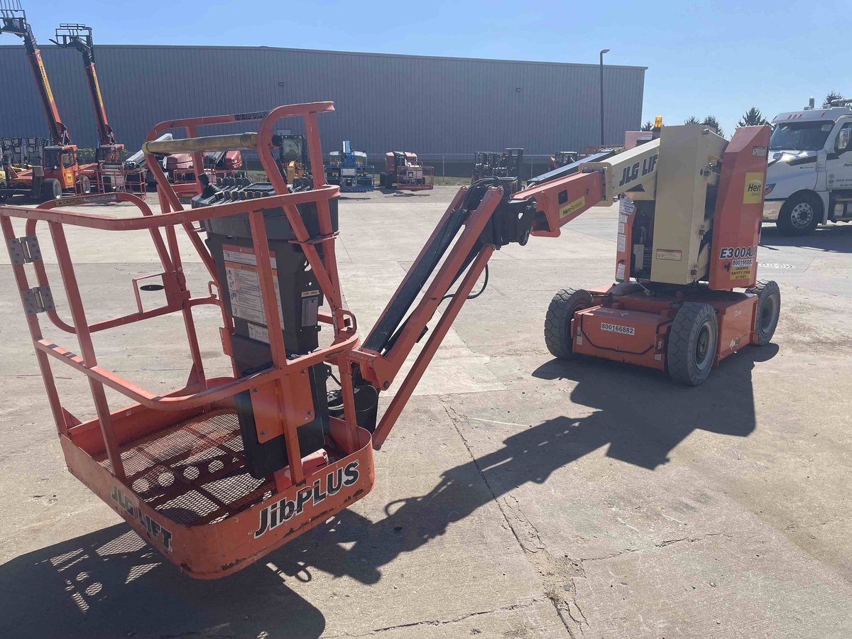 2017 JLG E300AJP-3